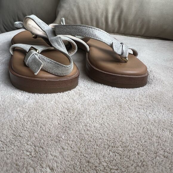 Cole Haan Findra Metallic Silver Vegan Leather Thong Flat Sandals Women 9 B Bow - Picture 9 of 13